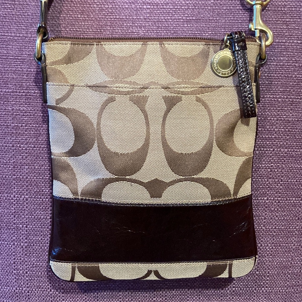 Like new vintage Coach Cross Body with adjustable shoulder strap